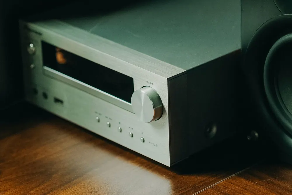 Choisir un ampli home cinéma : quels critères regarder avant d'acheter ?